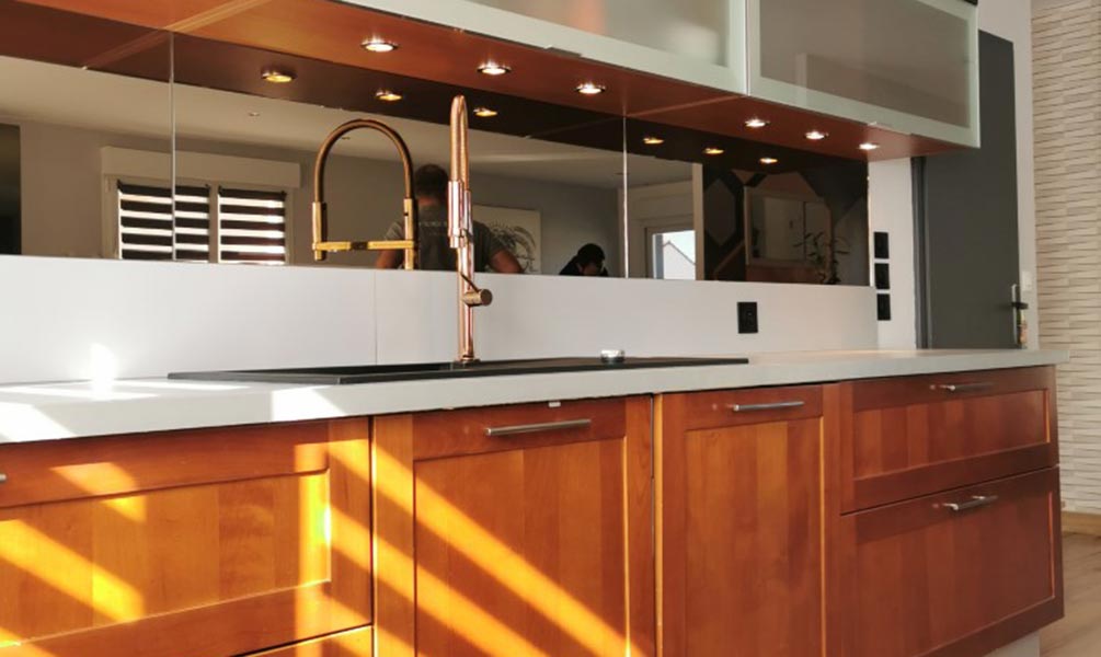 Cuisine avant rénovation par film adhésif décoratif avec FRG Rénov